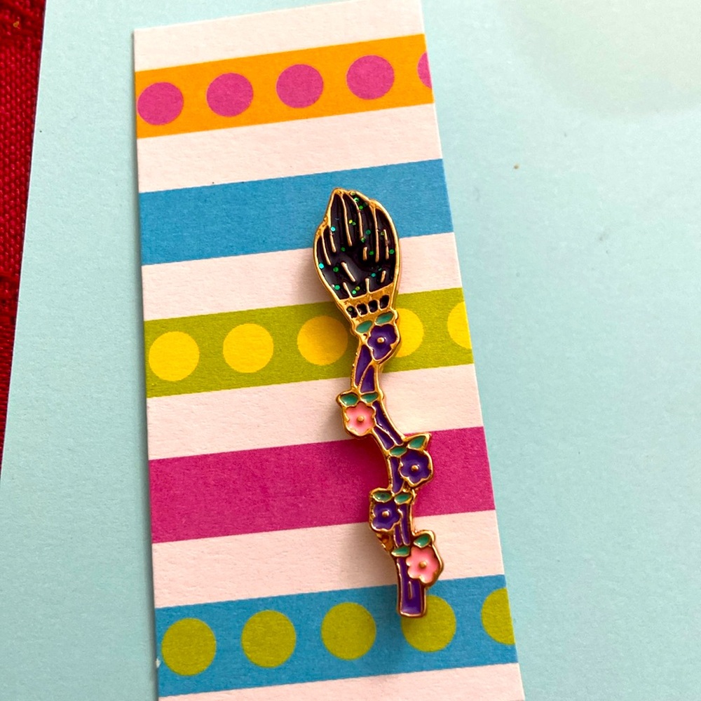 5/$10❤️❤️❤️New Witches Broom Floral Enamel Hat Pin Broach